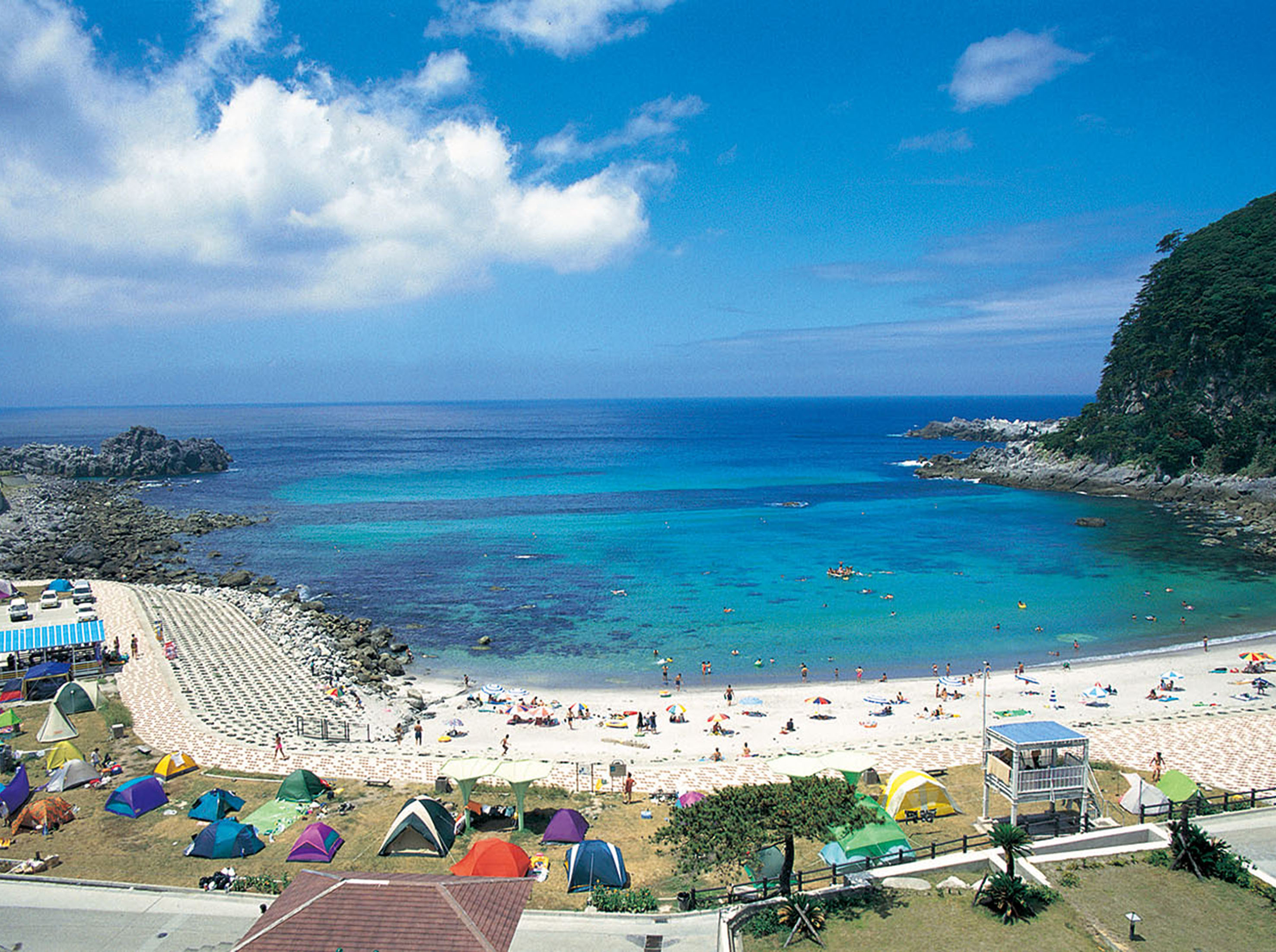 沢尻湾 キャンプ 夏休みに海水浴ならここ 水質aaランクの 神津島 が穴場リゾート島で激アツ Naver まとめ