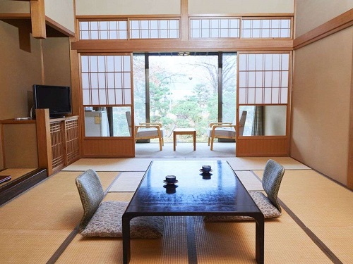 お部屋（トイレ付和室　１２畳＋広縁）の一例