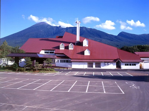 八幡平ハイツ 八幡平の四季を愉しめる料理自慢の宿でほのかに硫黄の香り漂う天然温泉を満喫 岩手県 八幡平温泉郷に泊まろう スタンダードプラン 露天風呂付客室 近畿日本ツーリスト