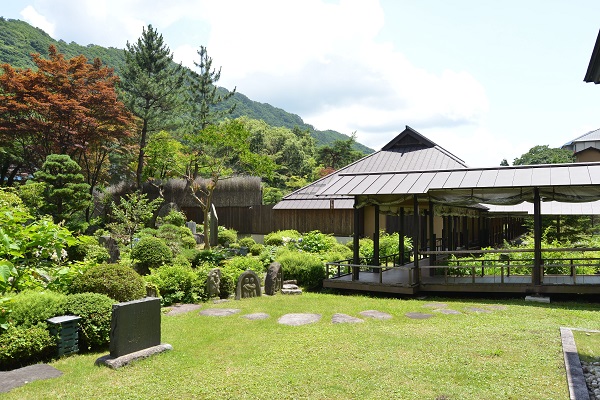 谷川岳を望む利根川源流に建ち、4つの源泉を持つ温泉宿♪ 群馬県への旅！おでかけプラン 瑞鳳楼和室