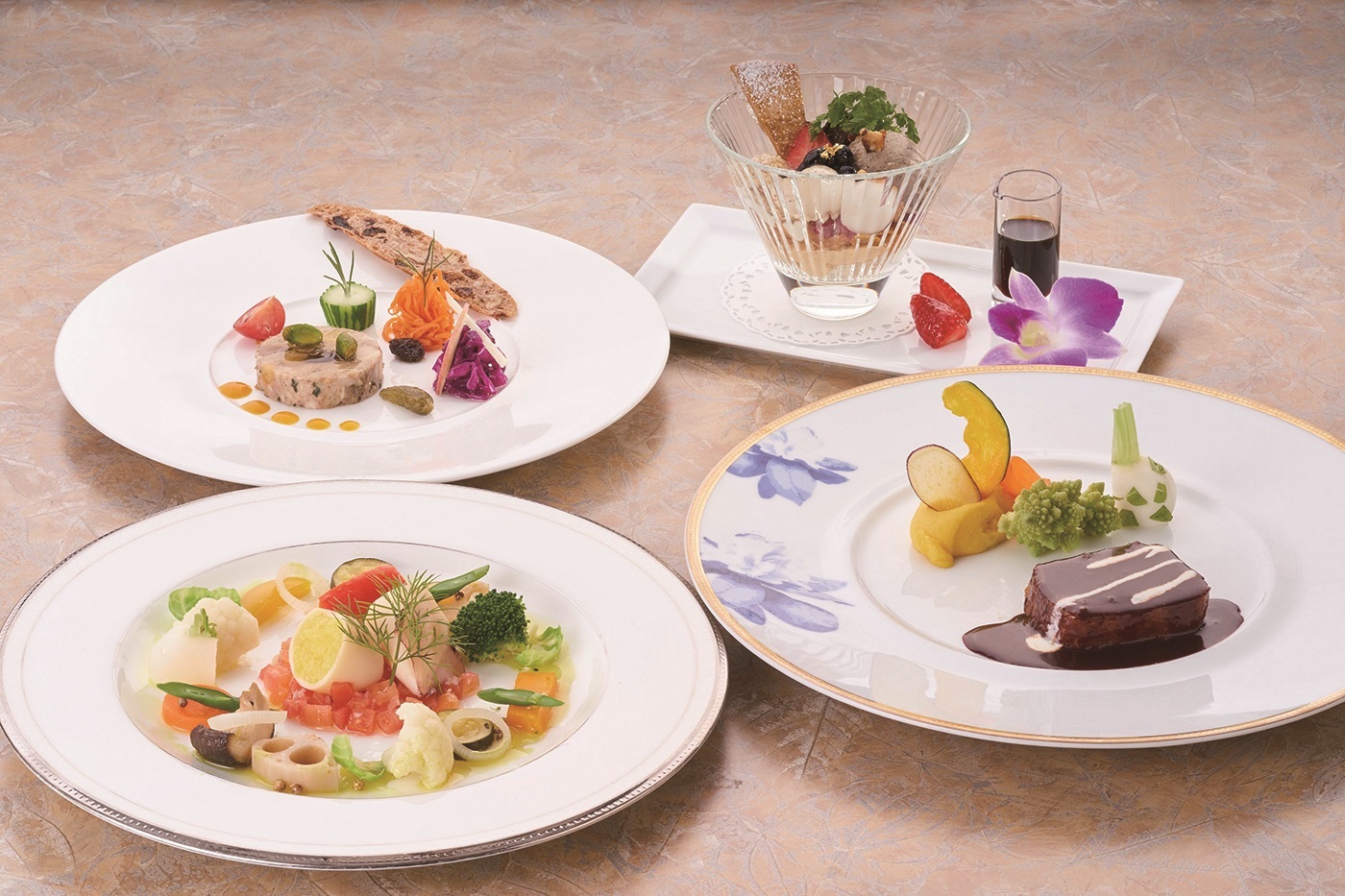 本場仕込のフランス料理が自慢のクラシカルなリゾートホテル♪ 神奈川県 箱根・湯河原への旅！おでかけプラン 夕食「フランス料理」 ツイン