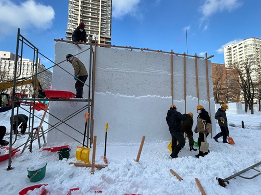 大雪像制作現場の一例